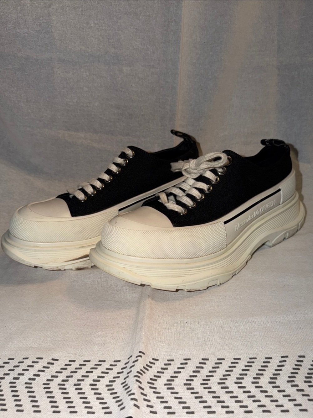 Alexander McQueen Black Canvas Low-Top Sneakers with Off-White Platform